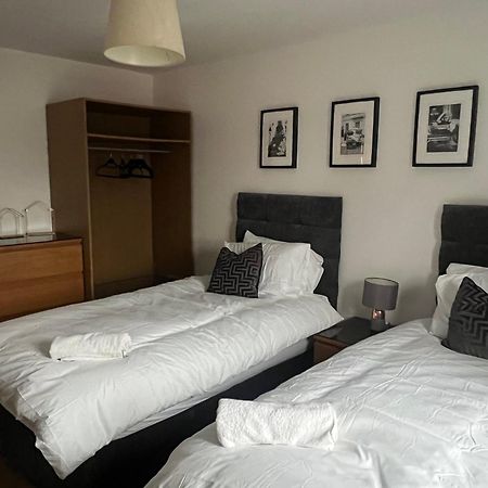 Home Away From Home: Cozy Two Bedroom Apartment Banbury Exterior foto